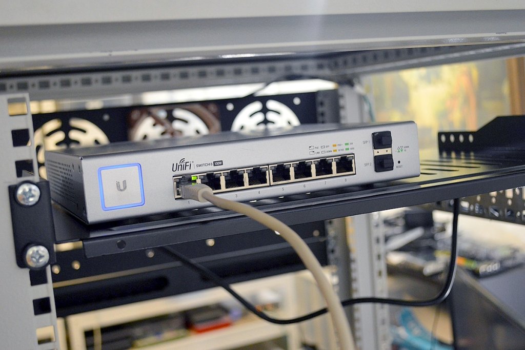 Wi-Fi 7 или Mesh-система Wi-Fi 6 — что выбрать для здания с бетонными стенами Питание через Ethernet (PoE). Как выбрать коммутатор для видеонаблюдения и Wi-Fi в офисе